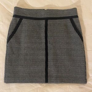 LOFT mini pencil skirt. EUC. size 6.